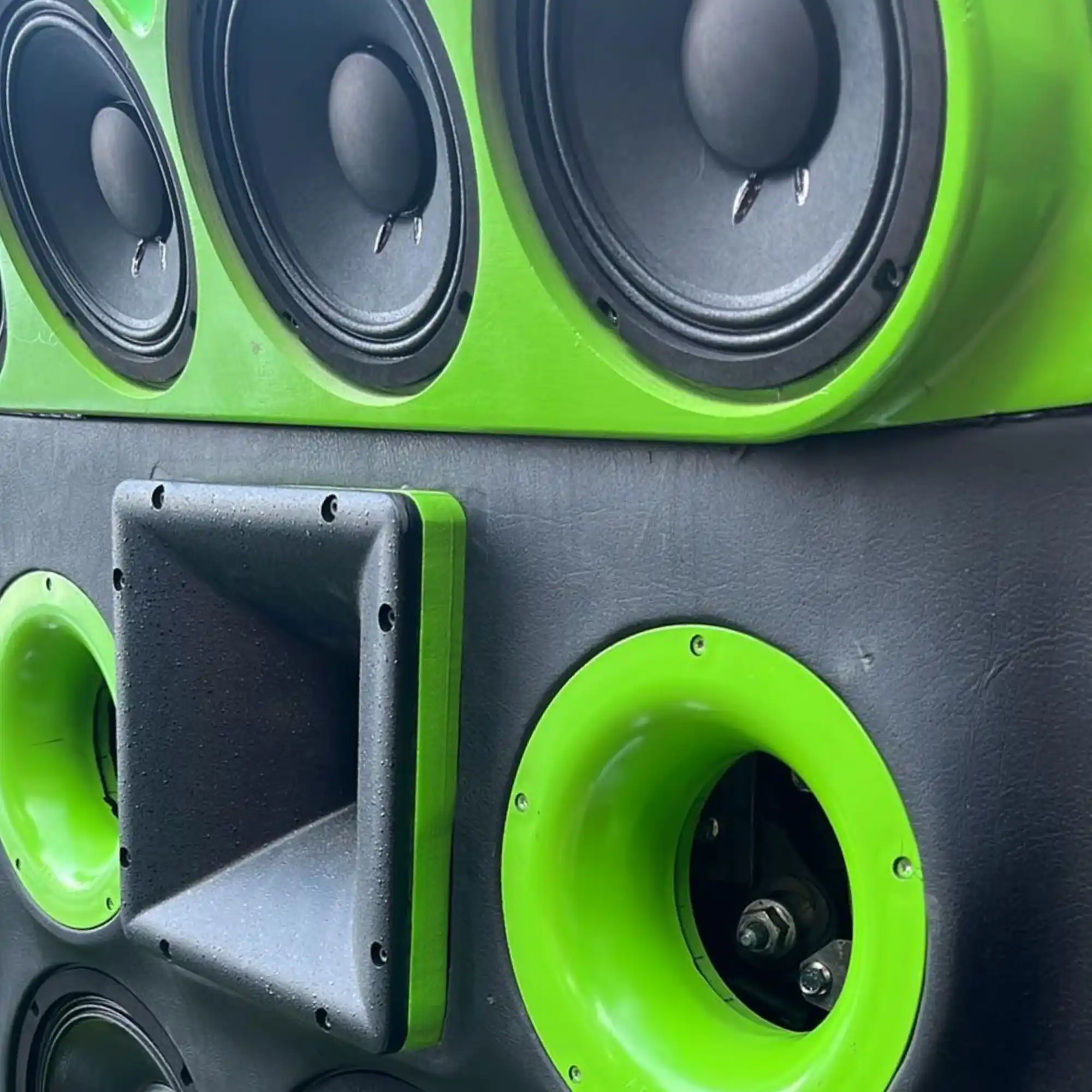 Bilhögtalare och komponentsystem